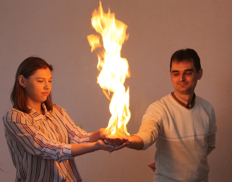 Хімічні досліди з  завідувачем відділення «Дошкільна освіта» Бродівського педколеджу